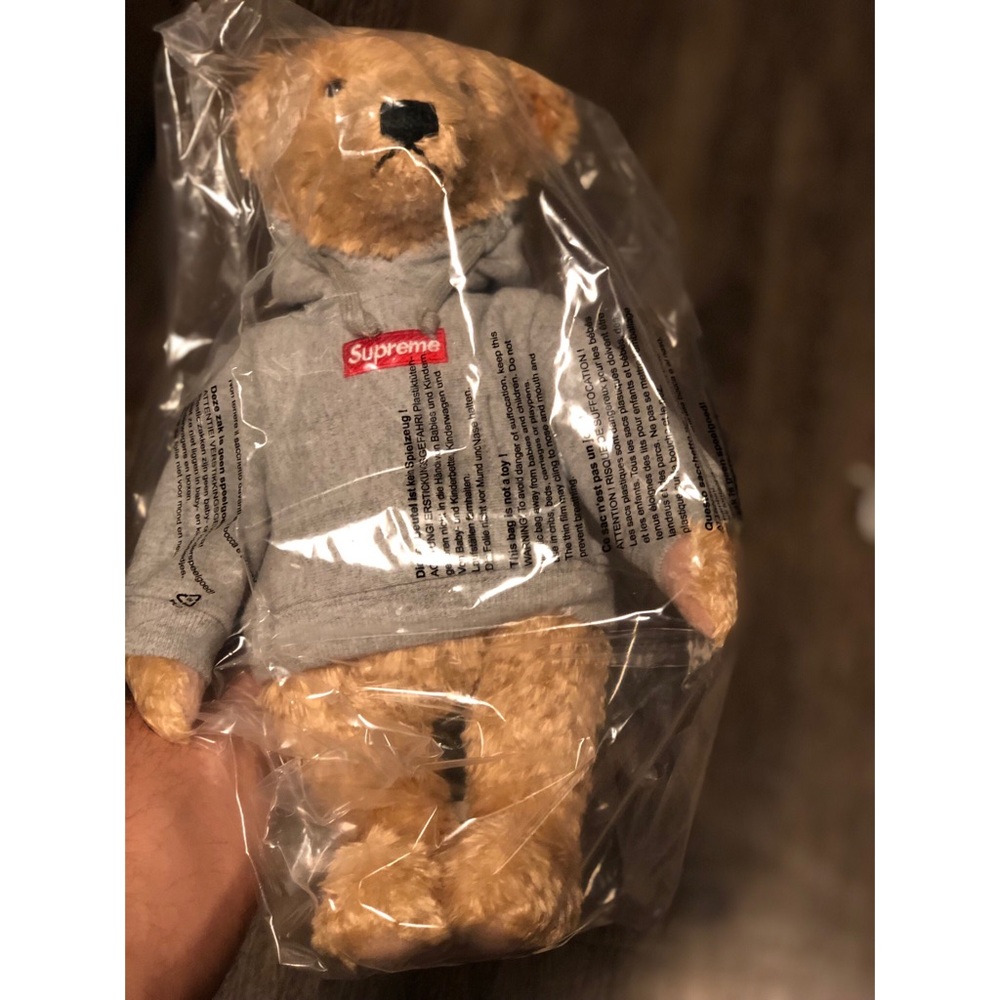 100% AUTHENTIC Supreme x Steiff BOGO Bear